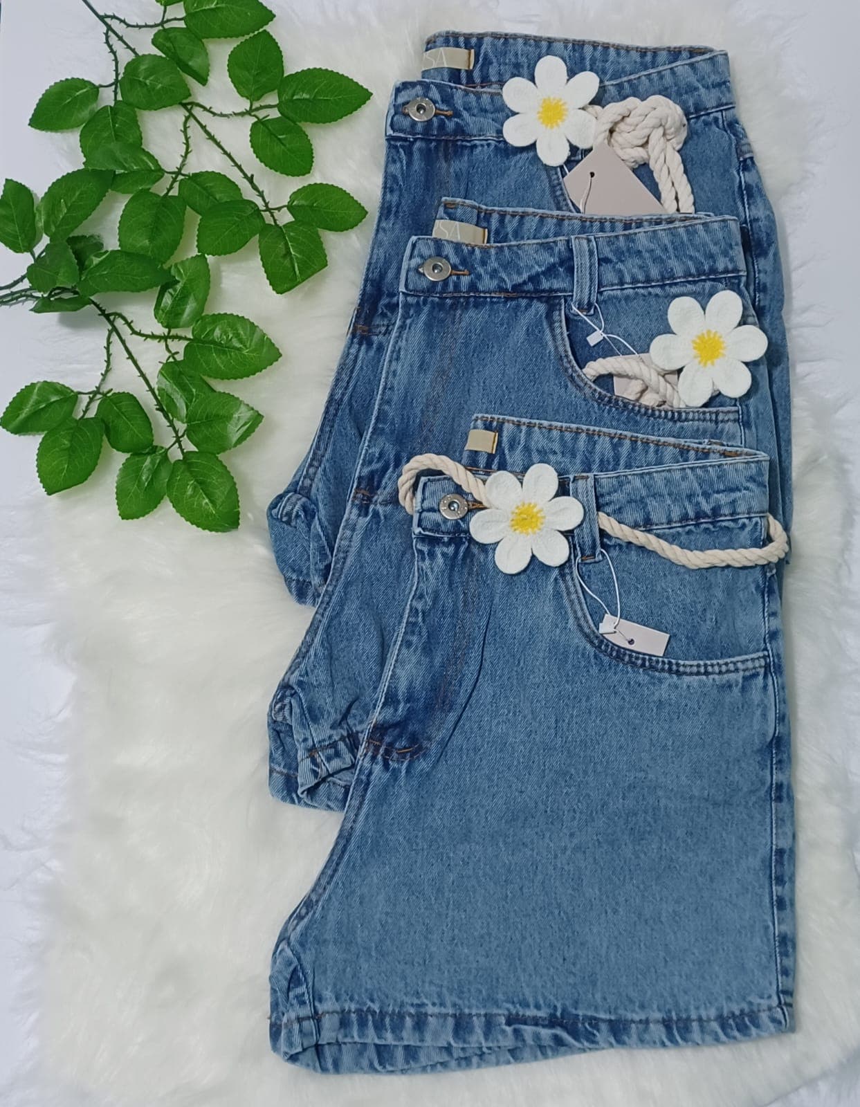 Short Jeans com Cinto Margarida